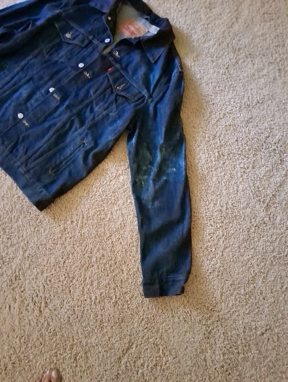 Vintage 1990's Levi Dark Blue Denim Trucker Jacket. Size XL